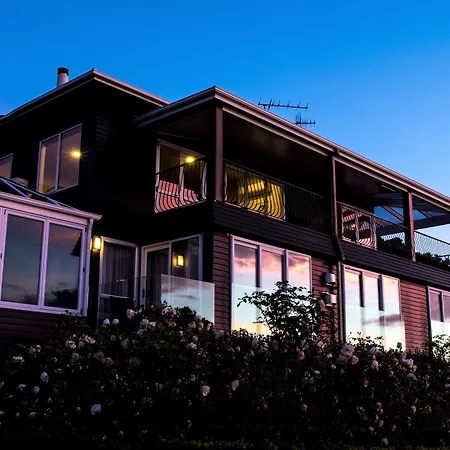 Black Swan Lakeside Boutique Hotel-2
